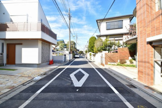 【前面道路含む現地写真】 | 現地見学や資料請求などお気軽にお問合せ下さい。
周辺環境とあわせて現地もご案内致します。