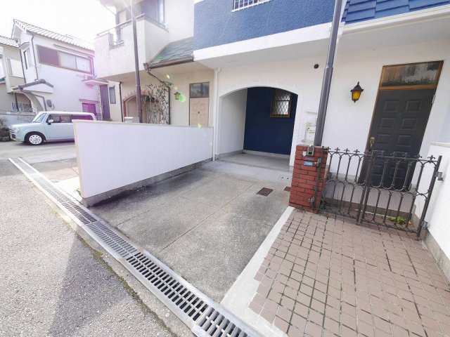 鈴蘭台南町7丁目　テラスハウスの駐車場|駐車場です