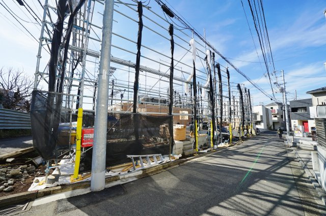 保土ヶ谷徒歩８分！高台の閑静な住宅街♪全棟ＬＤＫ１７帖以上♪保土ヶ谷区岩井町　全６棟新築戸建ての前面道路含む現地写真