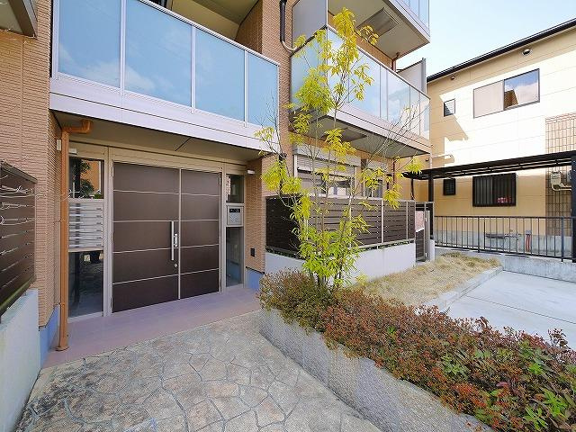 ハイグレードフィールド生駒のエントランス|清潔なエントランスです