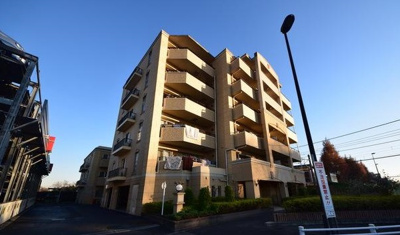 【外観】 | グランシティユーロパレス花小金井 | 武蔵野の自然環境に溶け込む重厚感溢れる外観。住まう方が優越感をもたらす「ユーロパレス花小金井」