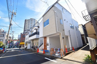 【前面道路含む現地写真】 | 現地見学や資料請求などお気軽にお問合せ下さい。
周辺環境とあわせて現地もご案内致します。