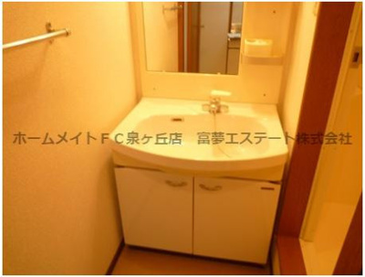 【独立洗面台】 | ヴァンヴェール・オオテ | 独立洗面台、小物を置くことができて便利です