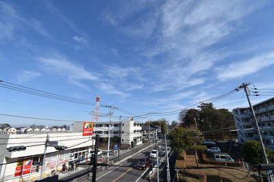 【展望】 | ダイアパレス小平 | リビングから望む、澄み切った武蔵野の自然環境を満喫できるのはこのエリアならでは。