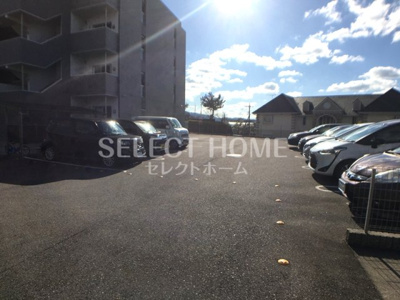 【駐車場】 | ロイヤルパークサイドヒルズ | 駐車場です