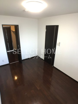  | ロイヤルパークサイドヒルズ | こちらのリビングで趣味の時間をお楽しみください