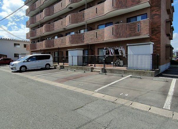 ライプンの駐車場