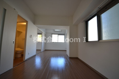 【居間・リビング】 | AZ天満 | 居間です