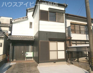 【外観】 | 岐阜市鏡島西　中古住宅　中庭のある風情な作りです。お車スペース2台可能（車種による）システムキッチン