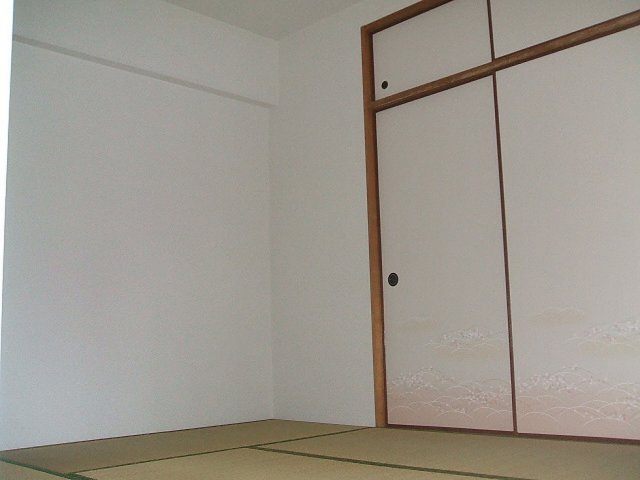 ライブタウン津福B棟【キャッシュバック対象物件】の和室|日本らしい落ち着いた雰囲気の和室です