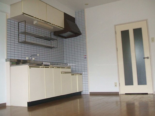 ライブタウン津福B棟【キャッシュバック対象物件】の内装|明るい室内です