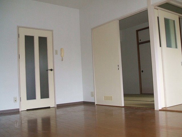 ライブタウン津福B棟【キャッシュバック対象物件】の洋室|広々とした洋室です