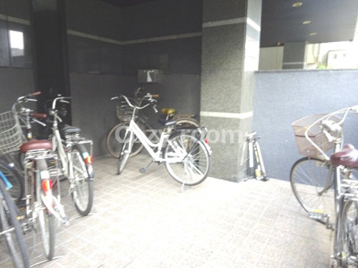 【その他共用部分】 | クィンシー江坂 | 自転車置き場です。