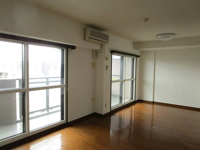 【居間・リビング】 | トーカンマンション旭橋 | ゆったり過ごせるリビングです