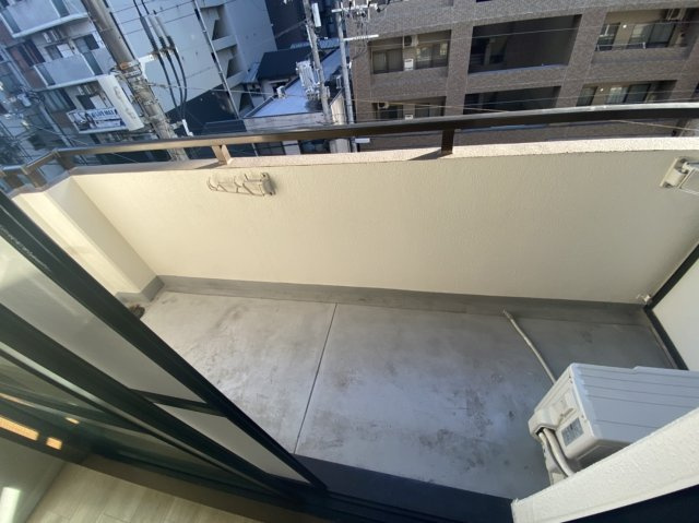 コスモリード大阪本町のバルコニー