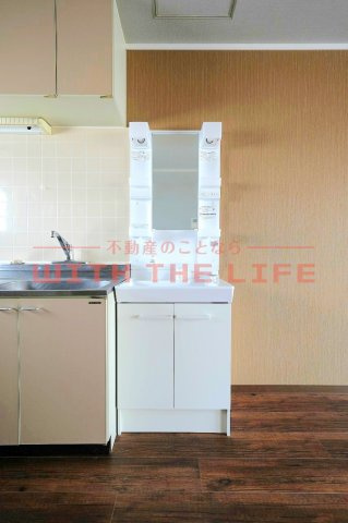 フリーデ【キャッシュバック対象物件】の独立洗面台|独立洗面台、小物を置くことができて便利です