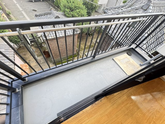 山﨑ビルのバルコニー