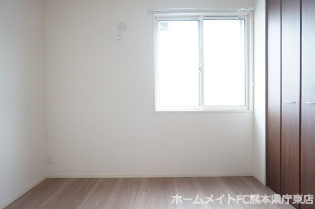 熊本市南区出仲間６丁目のアパートの洋室
