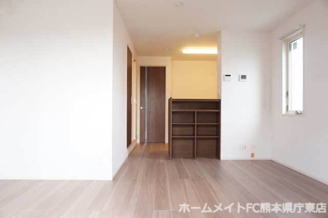 熊本市南区出仲間６丁目のアパートの居間・リビング