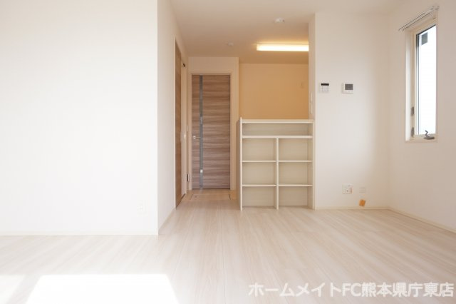 熊本市南区出仲間６丁目のアパートの居間・リビング