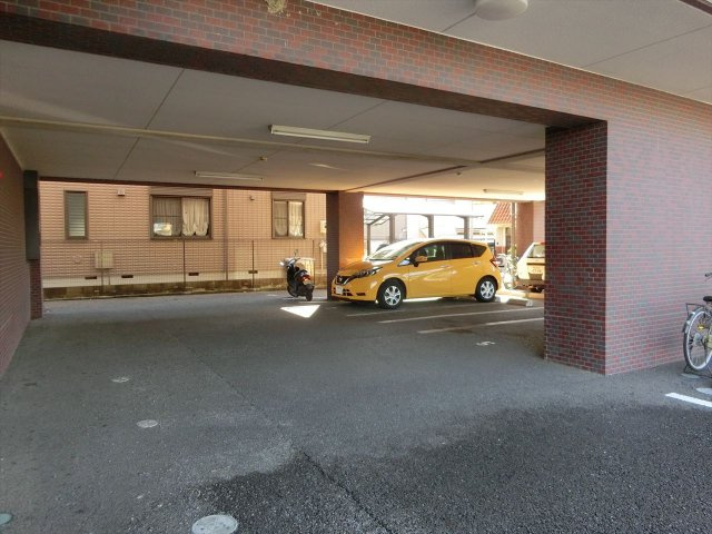 クイーンシティ吉川Ⅱの駐車場|クイーンシティ吉川Ⅱ