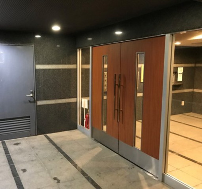 【エントランス】 | ロイヤルパレス二子玉川 | オートロック付きの高級感のあるエントランス。