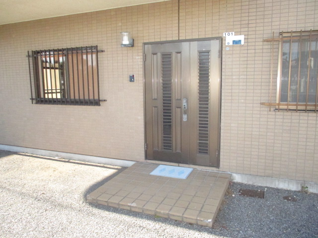 山口コーポA棟のエントランス