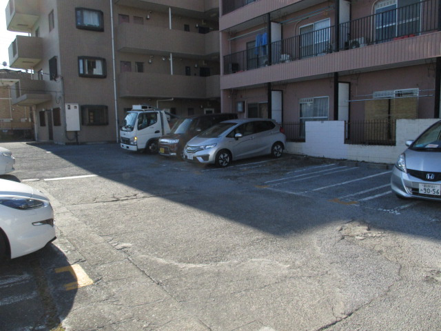 山口コーポA棟の駐車場