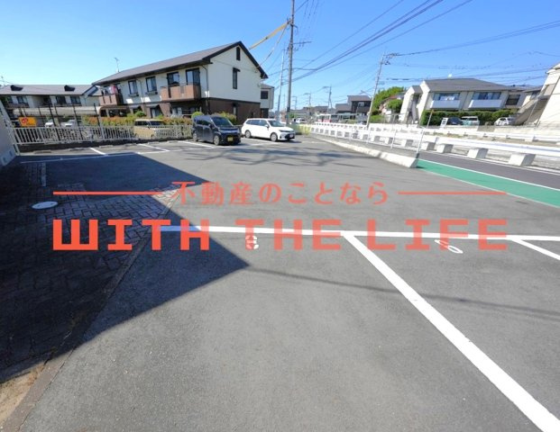 AXIS-Ⅰ（アクシスワン）の駐車場|車をお持ちの方に嬉しい駐車場付きの物件です