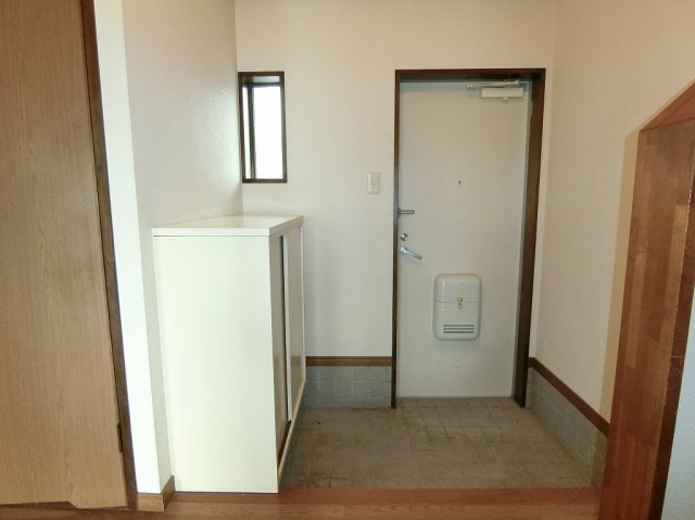 メゾンドールMURATAの玄関|収納もある玄関です