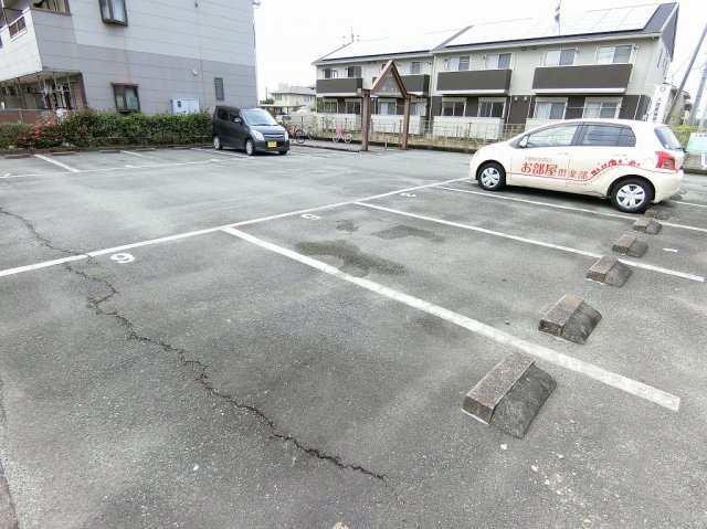 メゾンドールMURATAの駐車場|駐車場完備です