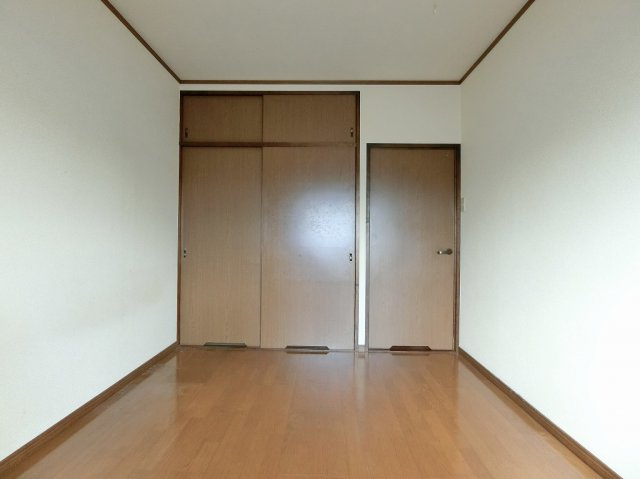 メゾンドールMURATAの洋室|落ち着いた色調の洋室です