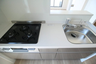 【キッチン】 | プリモ下北沢 | システムキッチン（3口ガスコンロ・グリル付）