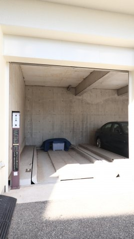 トレビアンコートの駐車場