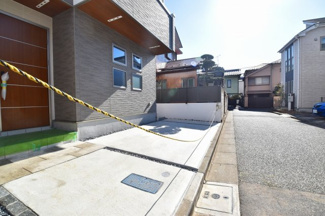 【駐車場】 | 現地見学や資料請求などお気軽にお問合せ下さい。
周辺環境とあわせて現地もご案内致します。