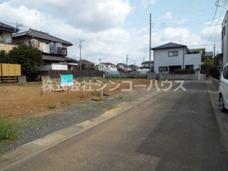 【前面道路含む現地写真】