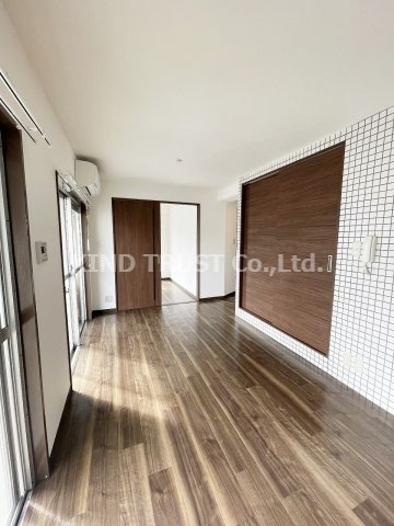 三恵第五ハイツの居間・リビング