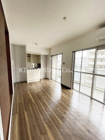 三恵第五ハイツの居間・リビング