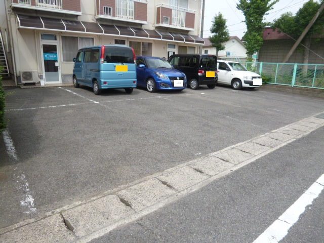 メヌエット神田Ａの駐車場
