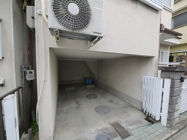 原貸家の駐車場
