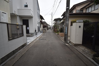 【展望】 | 武蔵野市境5丁目　新築戸建 | 玄関を出ると高い建物が周囲に無いため、季節の風を感じることができるのも低層住宅地域のメリットです。