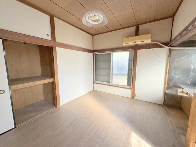 藤荘の洋室