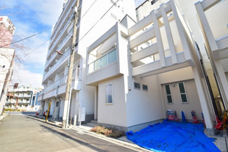 【前面道路含む現地写真】 | 交通量の少ない、約3.8ｍ公道に面しています。