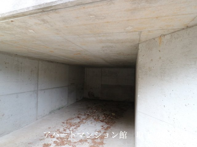 コンフォース米ノ井の駐車場