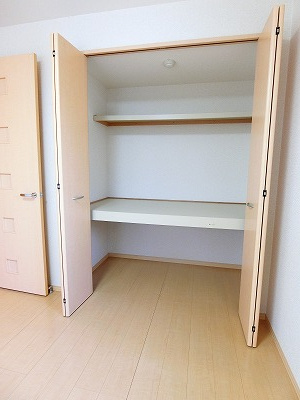 【収納】 | ディアコート | 洋室6帖のお部屋にある収納スペースです！かさ張りやすい寝具や大きな荷物などが収納できて便利です☆