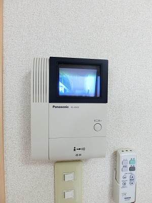 【セキュリティ】 | ディアコート | 防犯対策に有効なカメラ付きインターホン！突然の来客にもバッチリ対応できちゃいます☆