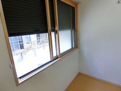 【セキュリティ】 | ディアコート | 防犯シャッター雨戸付きなので夜やお出かけ時も安心です！雨戸は冬場の寒さ対策にもなります◎