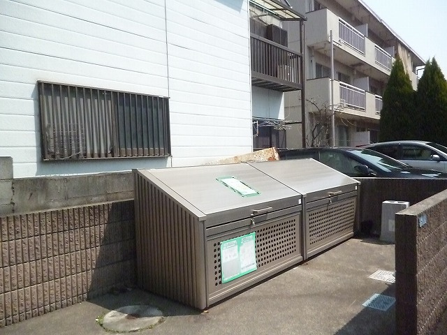 【その他共用部分】 | ディアコート | 敷地内ごみ置き場でごみ出しもらくらく～♪忙しい社会人さんや主婦さんにもうってつけ！