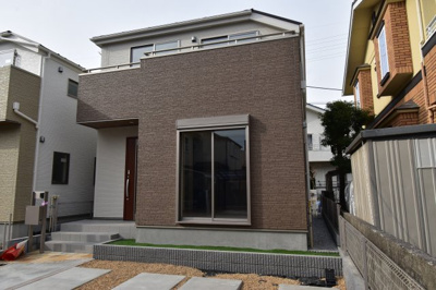 【外観】 | 日野市大字日野　新築戸建　全2棟　２号棟 | 太陽の恩恵を存分に受けられる邸宅。住まうご家族の心地よさを最優先した意匠をご体感下さい。