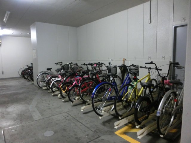 エグゼレジデンスタワーの駐車場